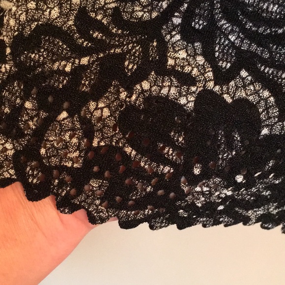 Pretty black lace sleeveless top, size XL - Picture 16 of 16